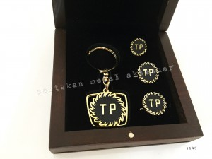 Anahtarlık, kol düğmesi, yaka iğnesi, set, promosyon, özel imalat, bakır antik kaplama, TP, Türkiye Petrolleri, firmaya özel, yılbaşı, yeni yıl, kurumsal hediyelik, tasarım, ostim, Ankara